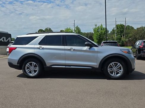Used 2020 Ford Explorer XLT w/ Equipment Group 202A RWD image 6