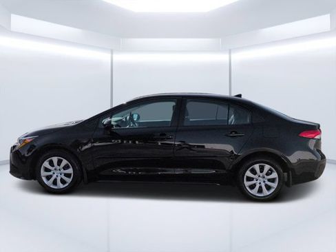 Used 2025 Toyota Corolla LE FWD image 6