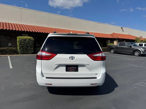 Used 2019 Toyota Sienna LE FWD image 4
