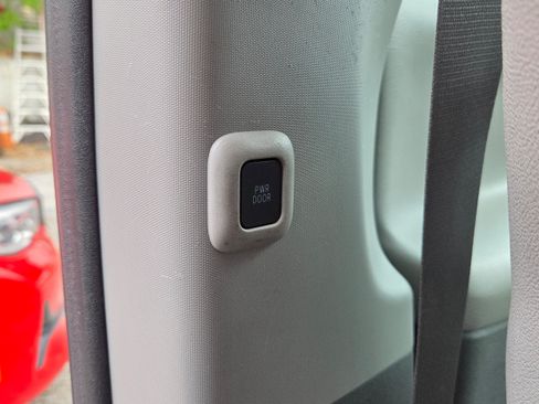 Used 2020 Toyota Sienna XLE FWD image 26