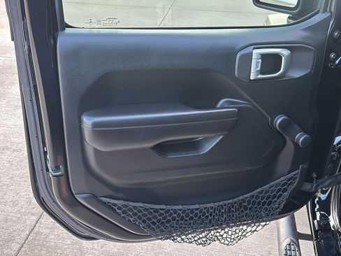 Used 2019 Jeep Wrangler Unlimited Sport image 23