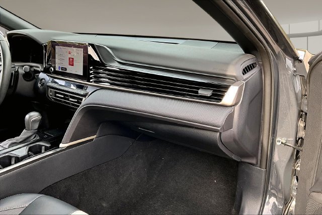 Used 2025 Toyota Camry SE w/ Convenience Package FWD image 24