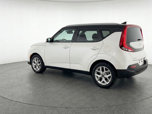 Used 2025 Kia Soul LX w/ LX Technology Package image 6
