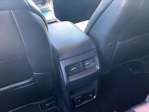 Used 2019 Ford Edge SEL w/ Equipment Group 201A FWD image 10