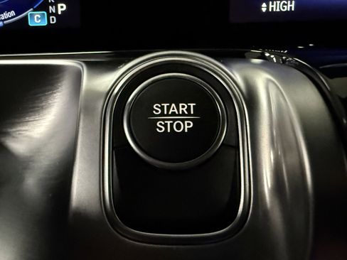 Used 2024 Mercedes-Benz EQB 300 4MATIC image 30
