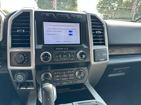 Used 2020 Ford F150 Lariat w/ Equipment Group 502A Luxury AWD/4WD image 17
