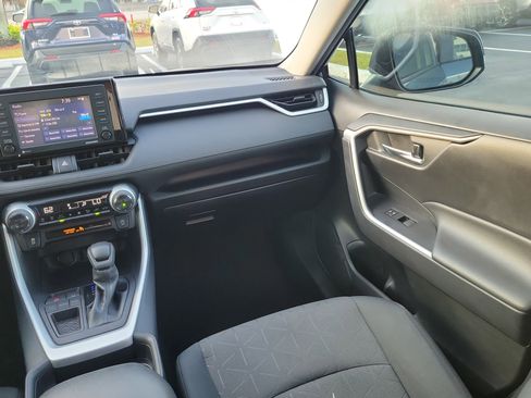 Used 2021 Toyota RAV4 XLE image 17