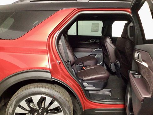 New 2026 Ford Explorer Platinum w/ LUX Leather Package image 32