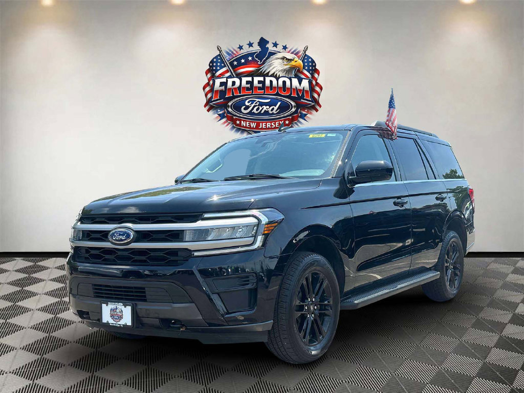 Used 2023 Ford Expedition XLT AWD/4WD image 2