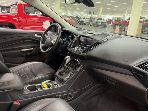 Used 2015 Ford Escape Titanium image 9