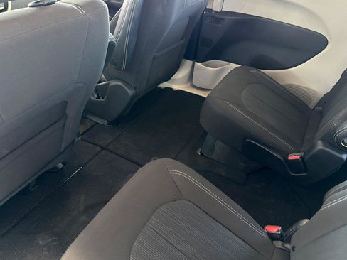 Certified 2022 Chrysler Voyager LX FWD image 12