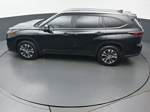 Certified 2026 Toyota Highlander XLE w/ Protection Package #3 (TMS) AWD/4WD image 42