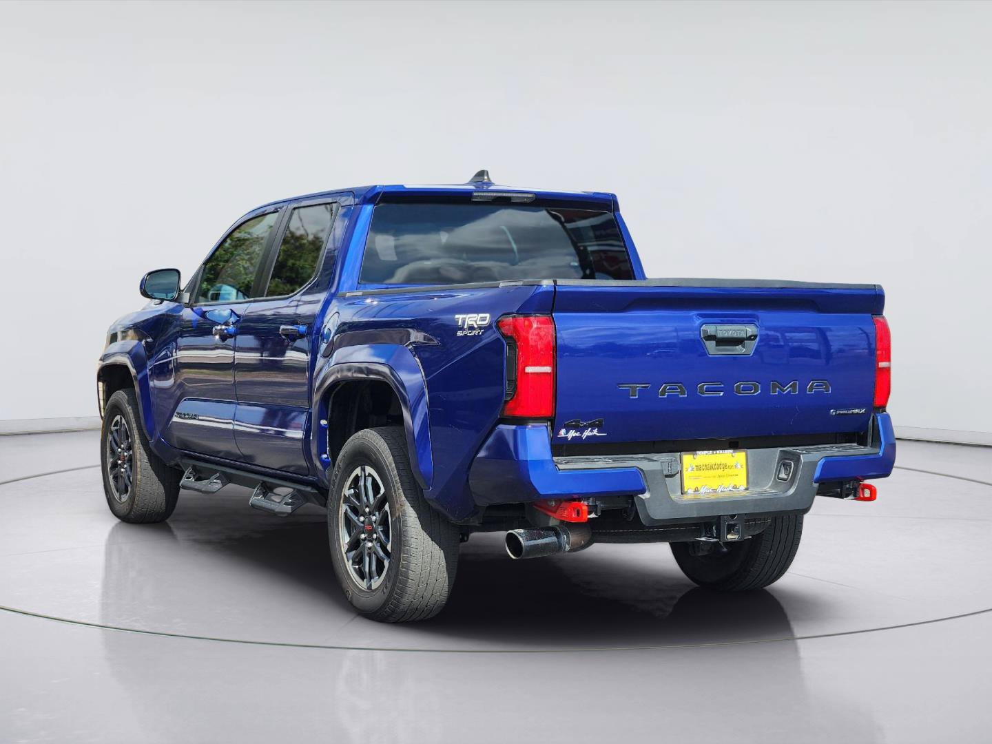 Used 2025 Toyota Tacoma TRD Sport AWD/4WD image 7