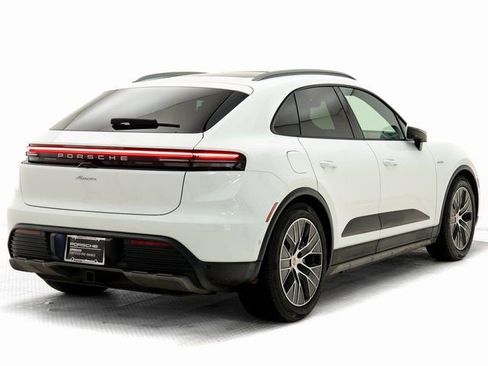 Certified 2025 Porsche Macan Electric image 32