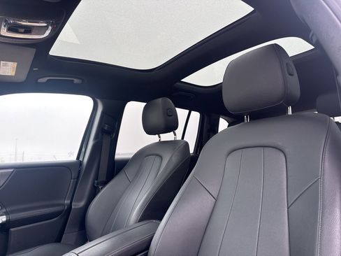 Used 2021 Mercedes-Benz GLB 250 4MATIC image 29