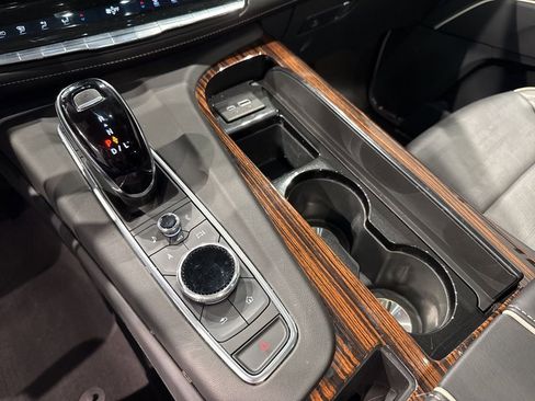 Used 2021 Cadillac Escalade ESV Premium Luxury AWD/4WD image 15