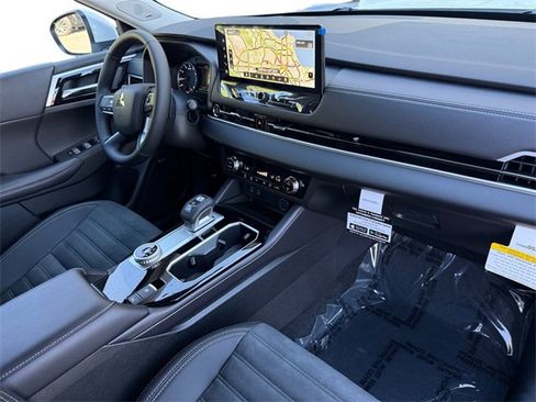 New 2025 Mitsubishi Outlander SE image 24