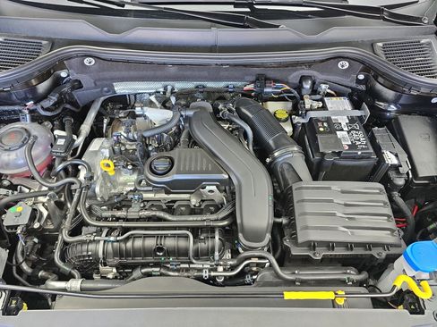 New 2026 Volkswagen Taos SE image 29