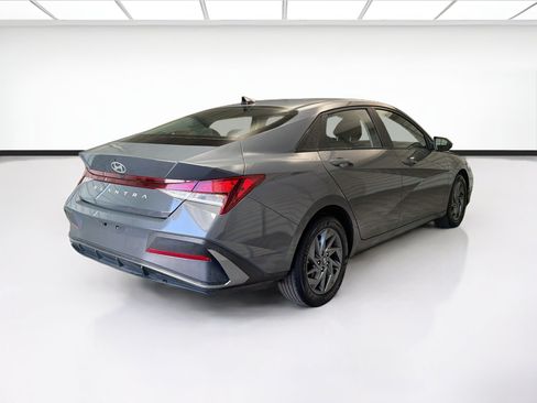 Used 2024 Hyundai Elantra SEL FWD image 4