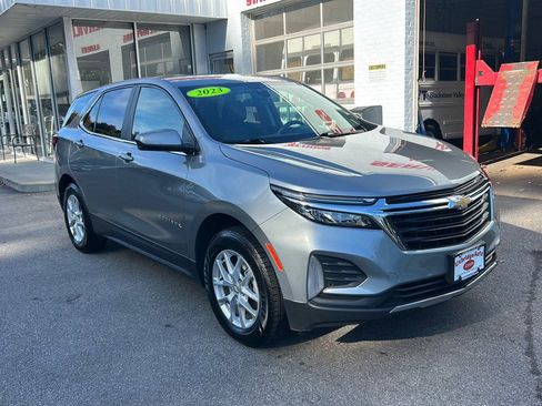 Used 2023 Chevrolet Equinox LT w/ Driver Convenience Package image 2