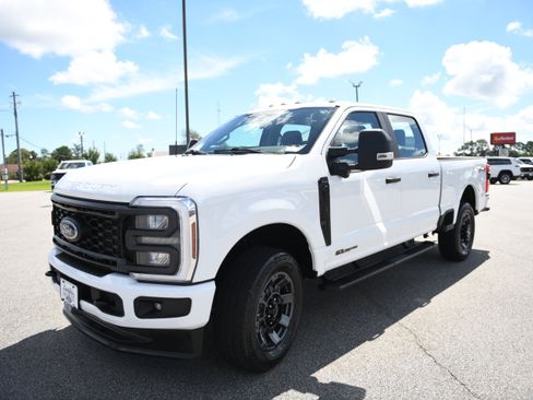 Used 2024 Ford F250 XL w/ STX Appearance Package AWD/4WD image 5