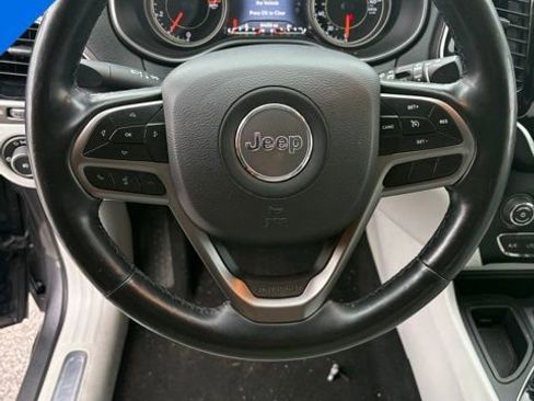 Used 2019 Jeep Cherokee Limited image 17