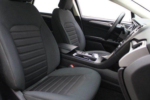 Certified 2019 Ford Fusion SE FWD image 3