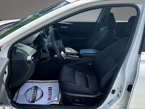 Used 2024 Nissan Altima 2.5 SV FWD image 21