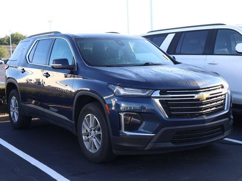 Used 2023 Chevrolet Traverse LT FWD image 3