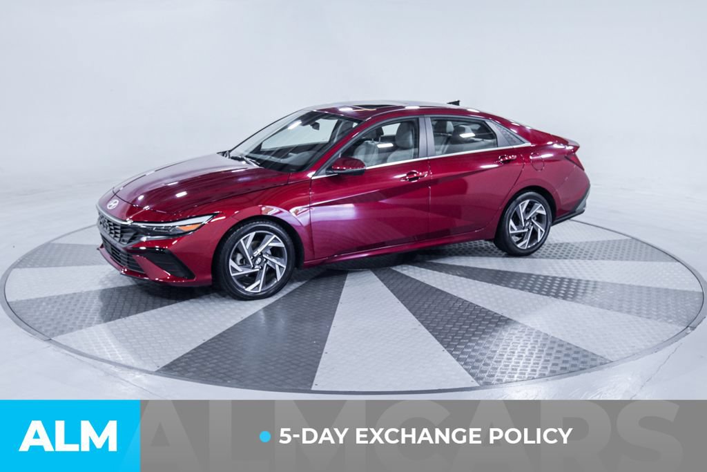 Used 2025 Hyundai Elantra Limited FWD image 3
