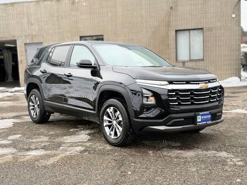 Used 2025 Chevrolet Equinox LT w/ Safety and Technology Package image 8