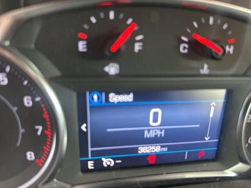 Used 2023 GMC Acadia SLE w/ Driver Convenience Package image 5