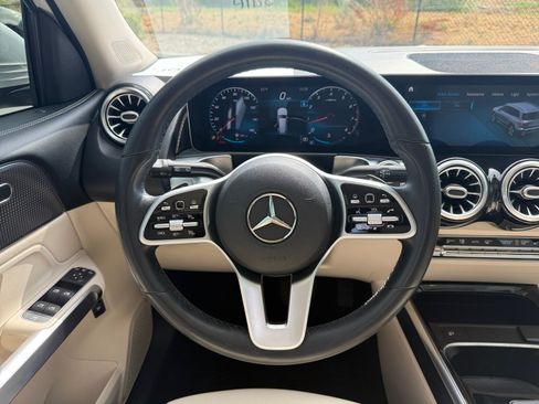 Certified 2020 Mercedes-Benz GLB 250 4MATIC image 9