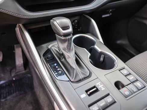 Used 2024 Toyota Highlander LE image 34