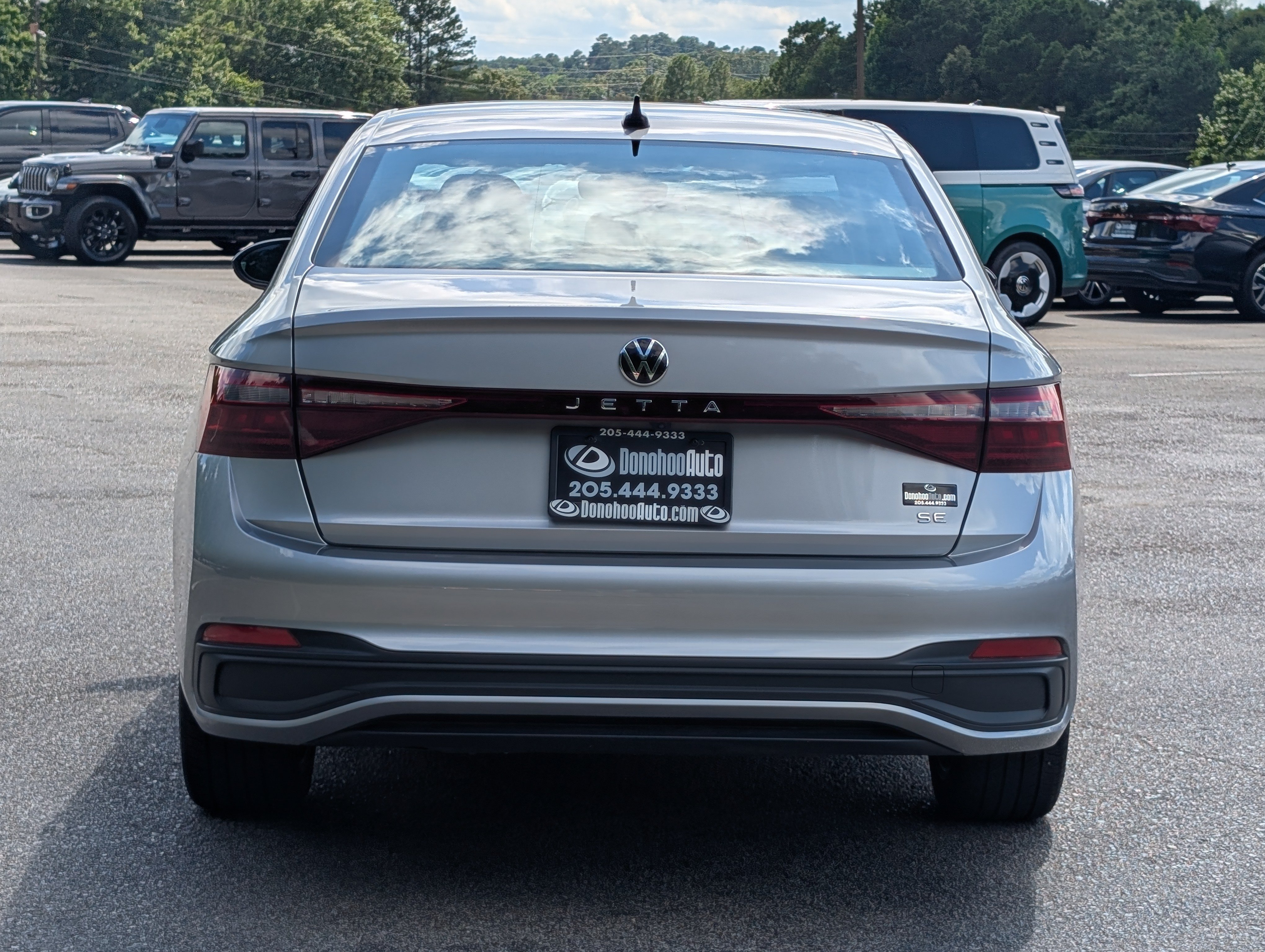 Used 2025 Volkswagen Jetta SE w/ Sunroof Package FWD image 8
