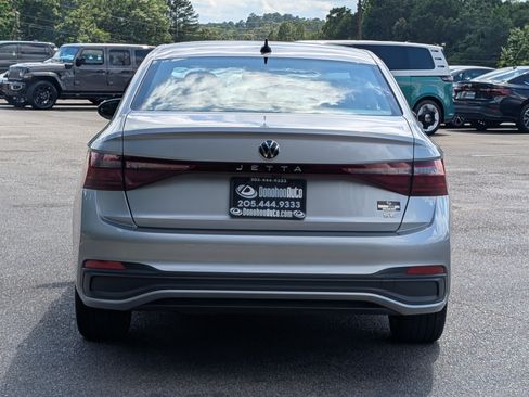 Used 2025 Volkswagen Jetta SE w/ Sunroof Package FWD image 8