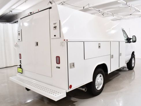 New 2027 Ford E-350 and Econoline 350 Super Duty w/ Power Equipment Group RWD image 11