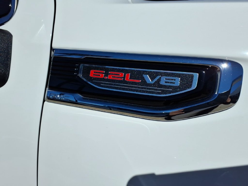 Used 2024 GMC Sierra 1500 SLT w/ SLT Premium Plus Package AWD/4WD image 10