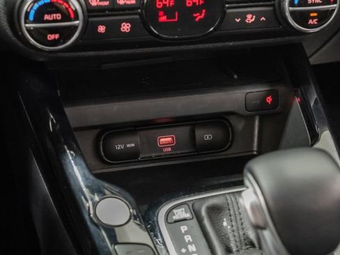 Used 2020 Kia Soul EX FWD image 19