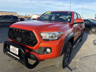 Used 2017 Toyota Tacoma TRD Off-Road w/ Tow Package (A/T)
