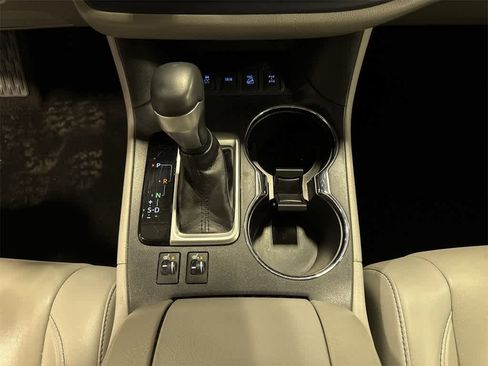 Used 2019 Toyota Highlander XLE image 31