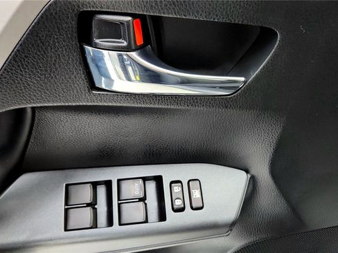 Used 2018 Toyota RAV4 XLE w/ Carpet Mat Package image 23