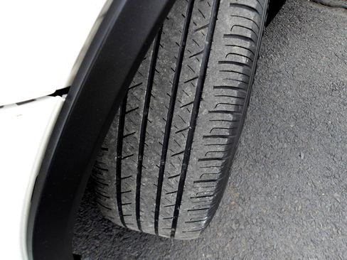 Used 2016 Nissan Rogue SV w/ SV Premium Package image 25