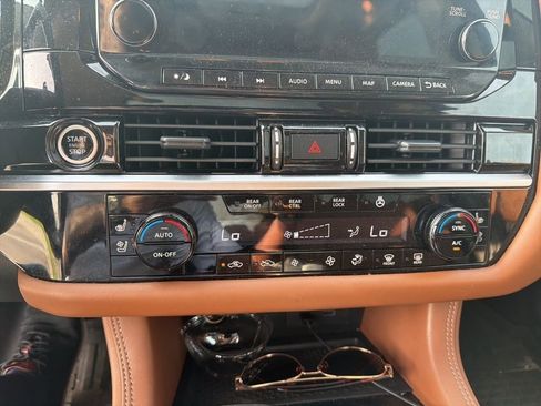 Used 2024 Nissan Pathfinder Platinum image 28