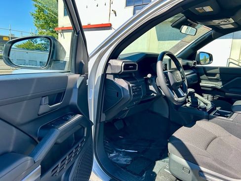 Certified 2025 Toyota 4Runner SR5 AWD/4WD image 9