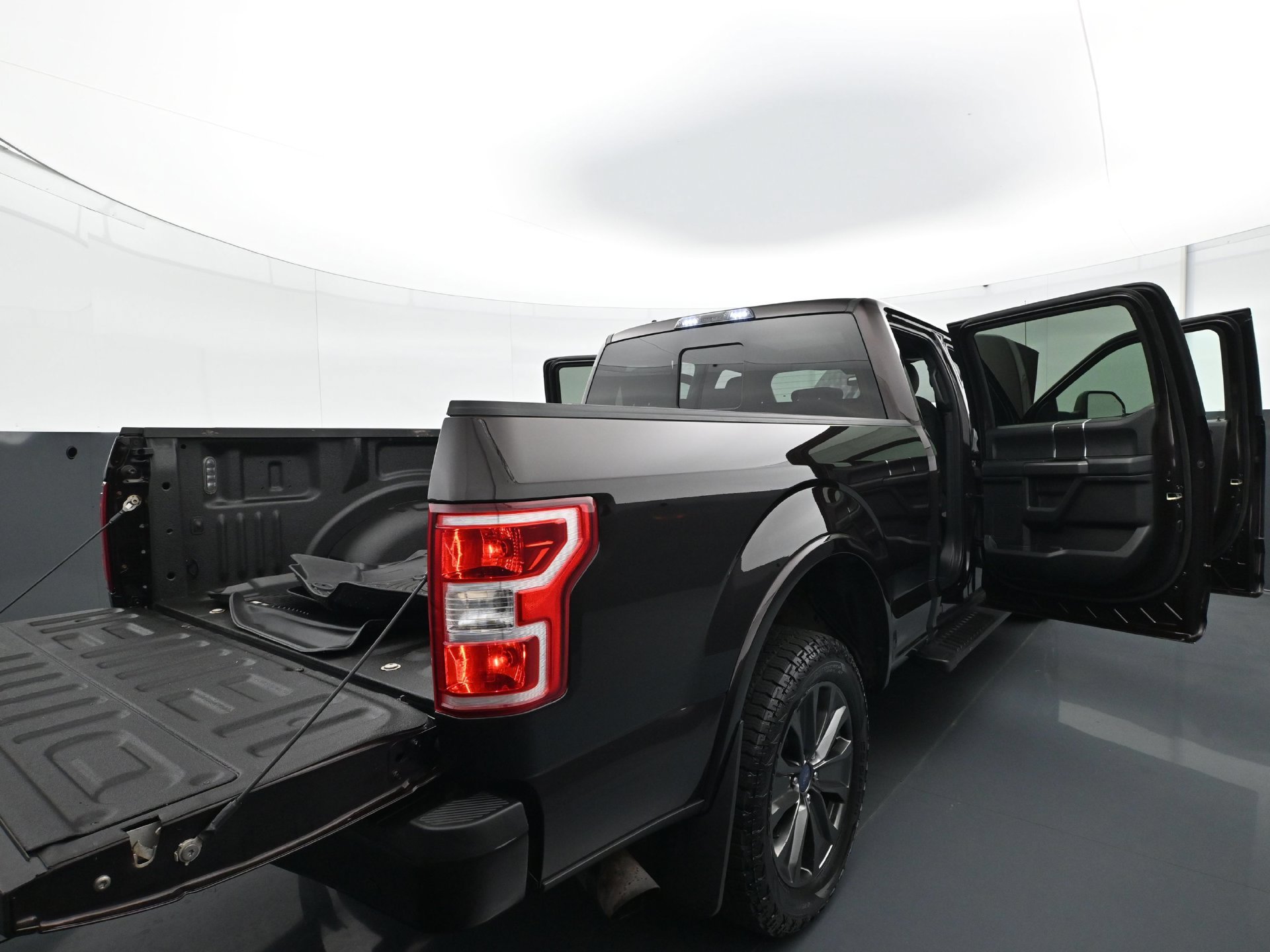 Used 2018 Ford F150 XLT w/ Equipment Group 302A Luxury AWD/4WD image 34