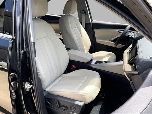 Used 2025 Audi Q5 Premium AWD/4WD image 9