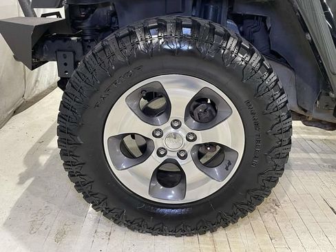 Used 2007 Jeep Wrangler Unlimited Sahara AWD/4WD image 12