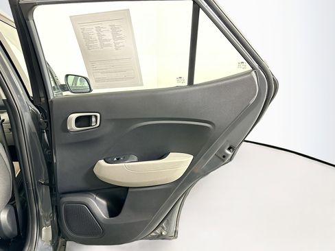 Used 2025 Hyundai Venue SEL FWD image 29