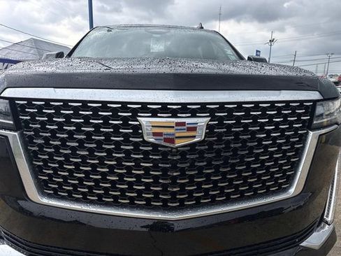 Used 2021 Cadillac Escalade Premium Luxury RWD image 3